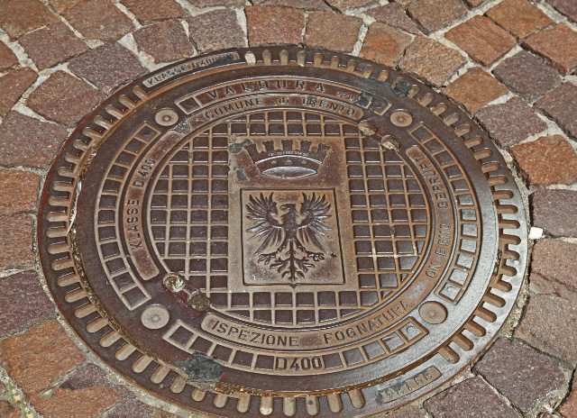 manhole cover in Trent